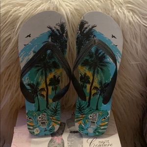 Tropical 🌴 palm tree flip flops